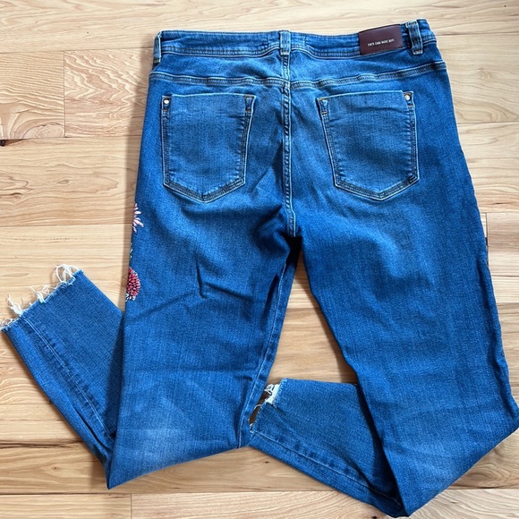 Zara Basic Capris Painted Stretchy Jeans | Size 12 - Picture 4 of 8